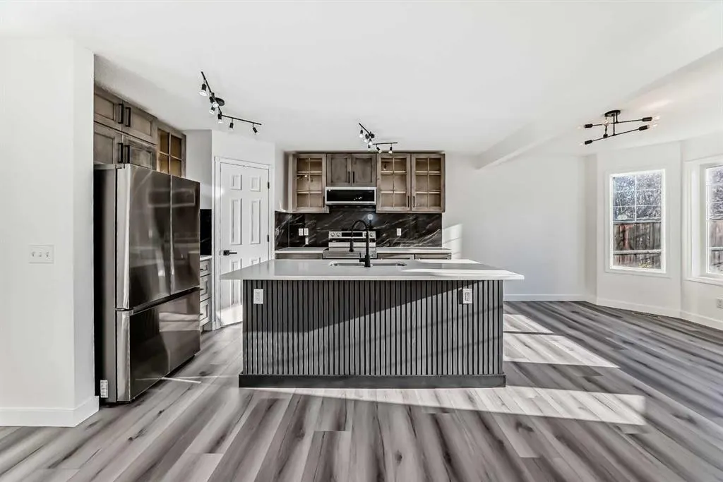 289 Canals Circle SW