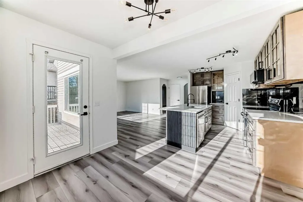 289 Canals Circle SW