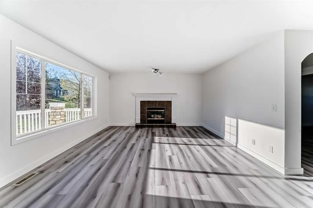 289 Canals Circle SW