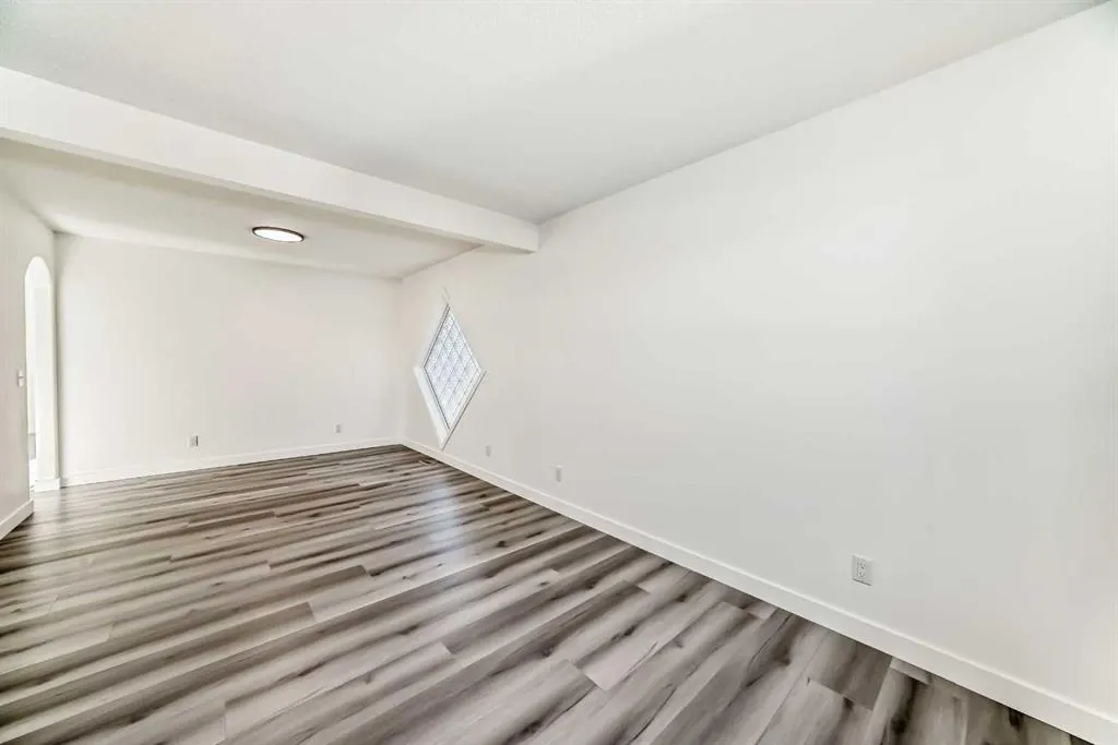 289 Canals Circle SW