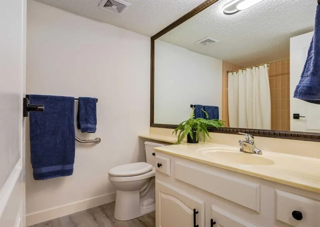 9500 Oakfield Drive SW, #104