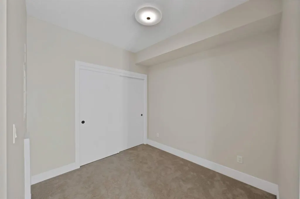 370 Dieppe Drive SW, #401