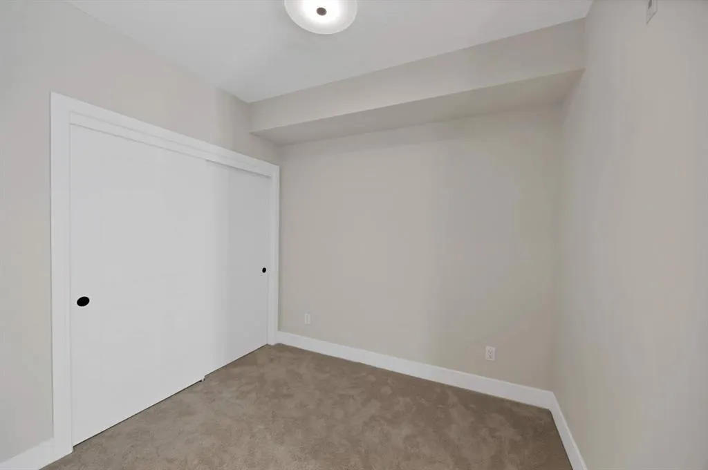 370 Dieppe Drive SW, #401