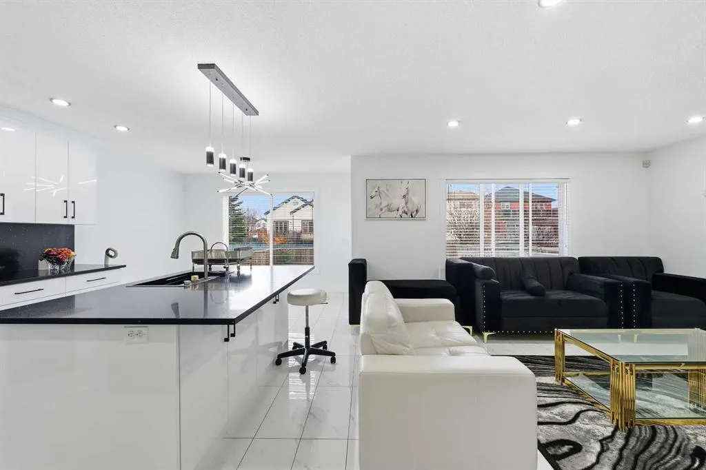 53 Martha's Place NE