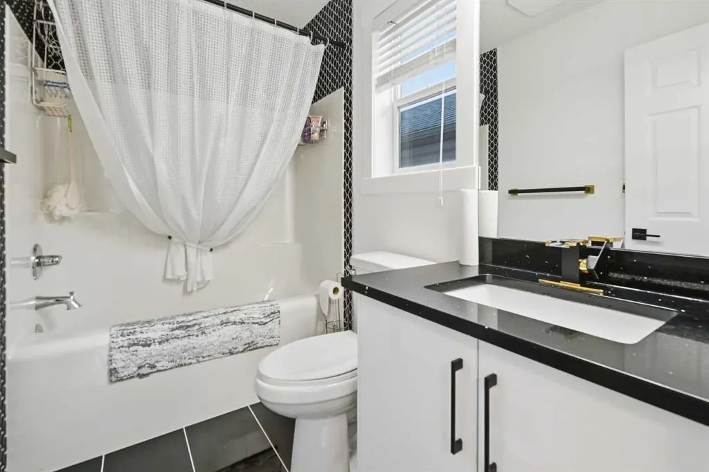 53 Martha's Place NE