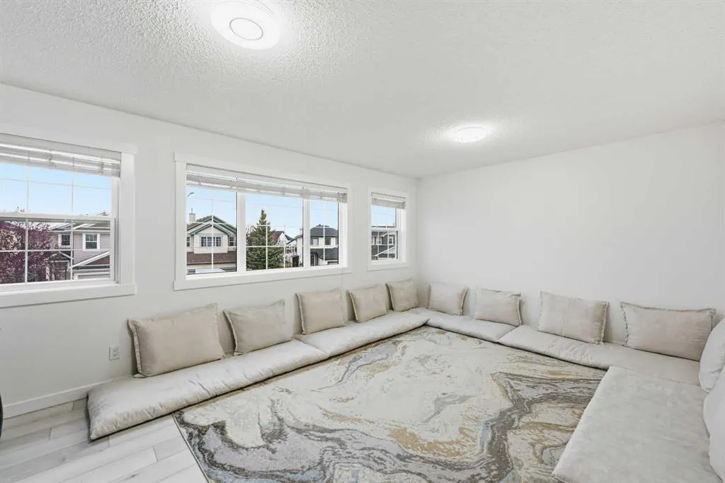 53 Martha's Place NE