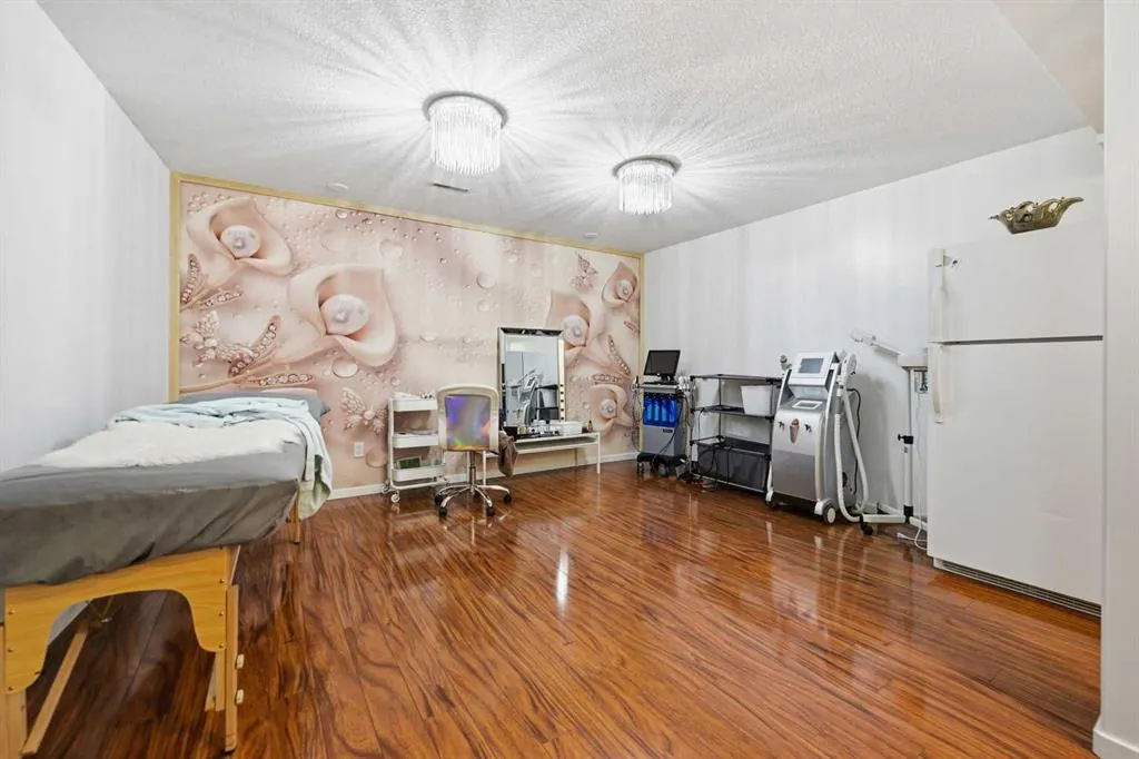 53 Martha's Place NE