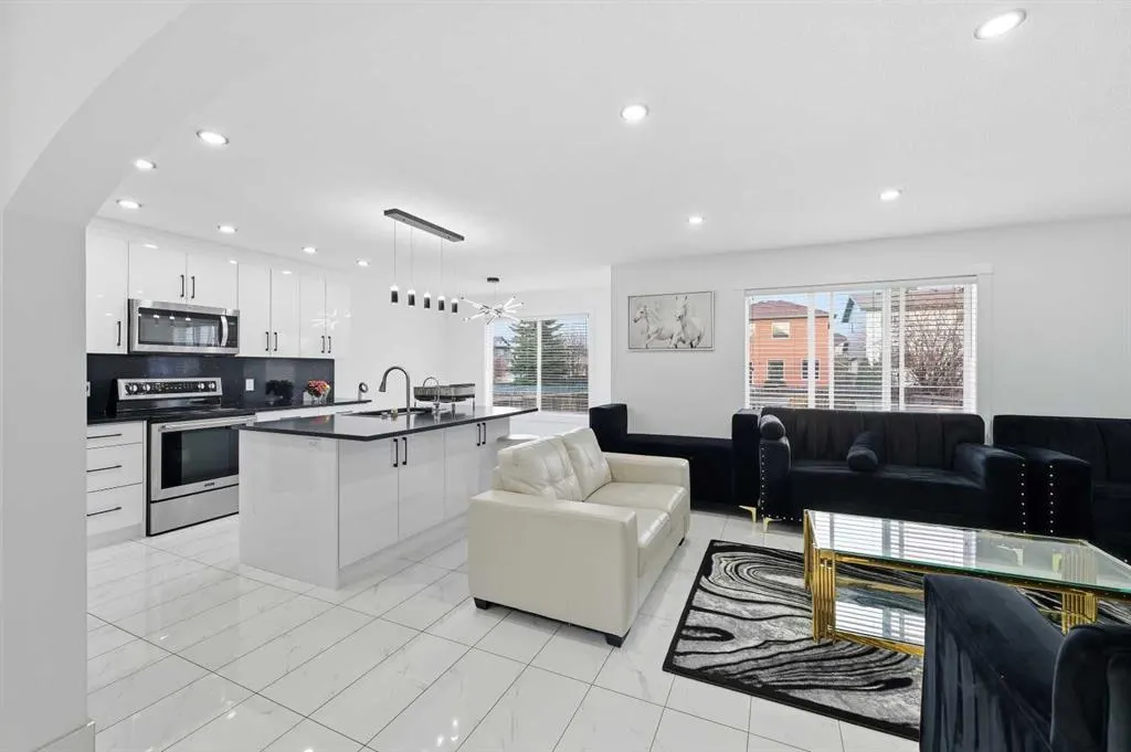 53 Martha's Place NE