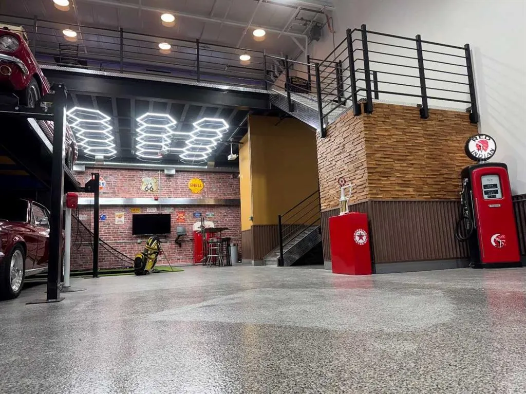 25 Southbank Crescent, #18 & 26