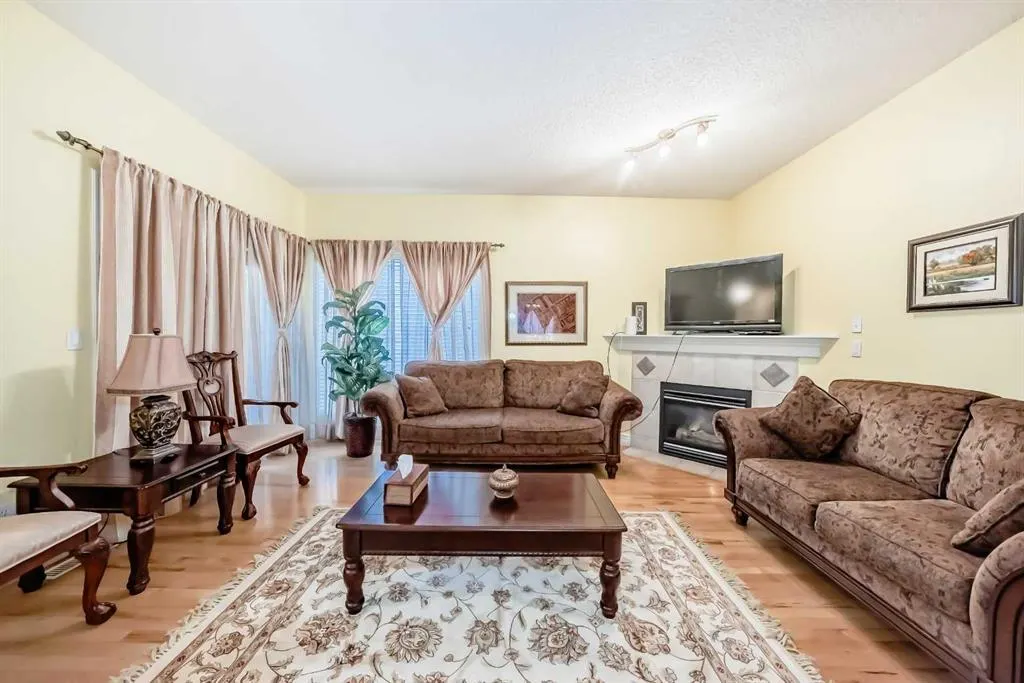 187 Bridlewood View SW