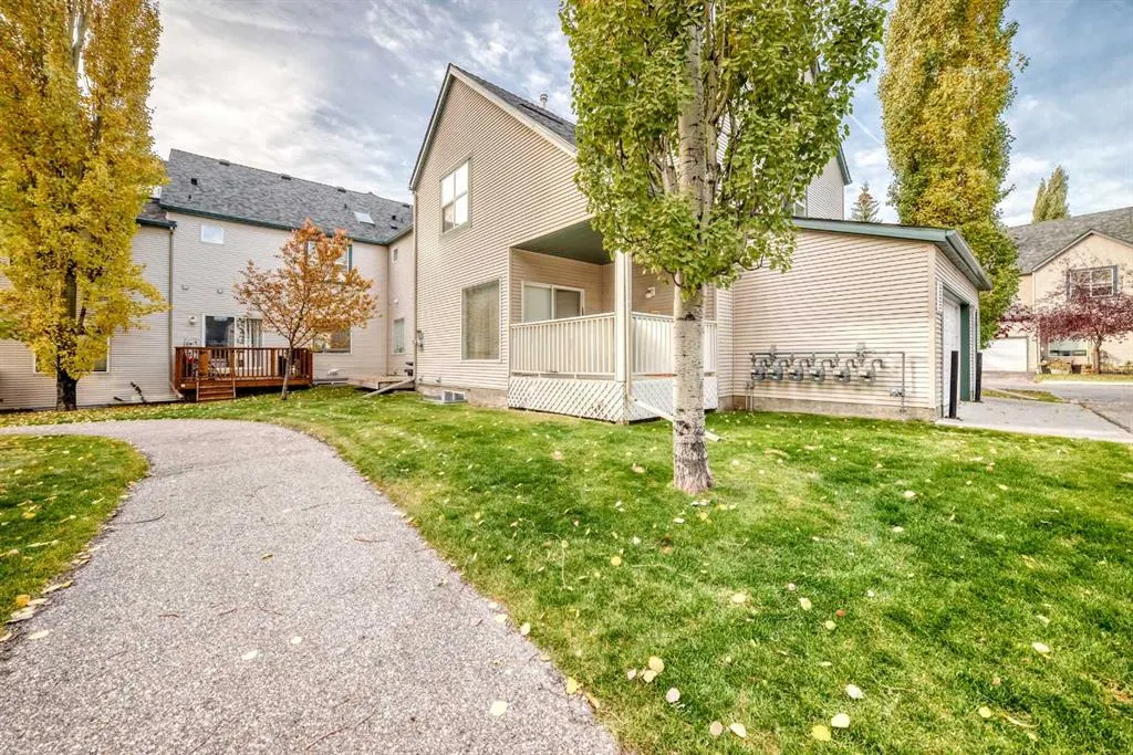 187 Bridlewood View SW