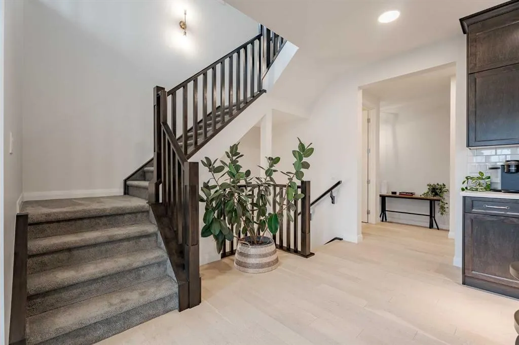 2148 Ravensdun Crescent SE