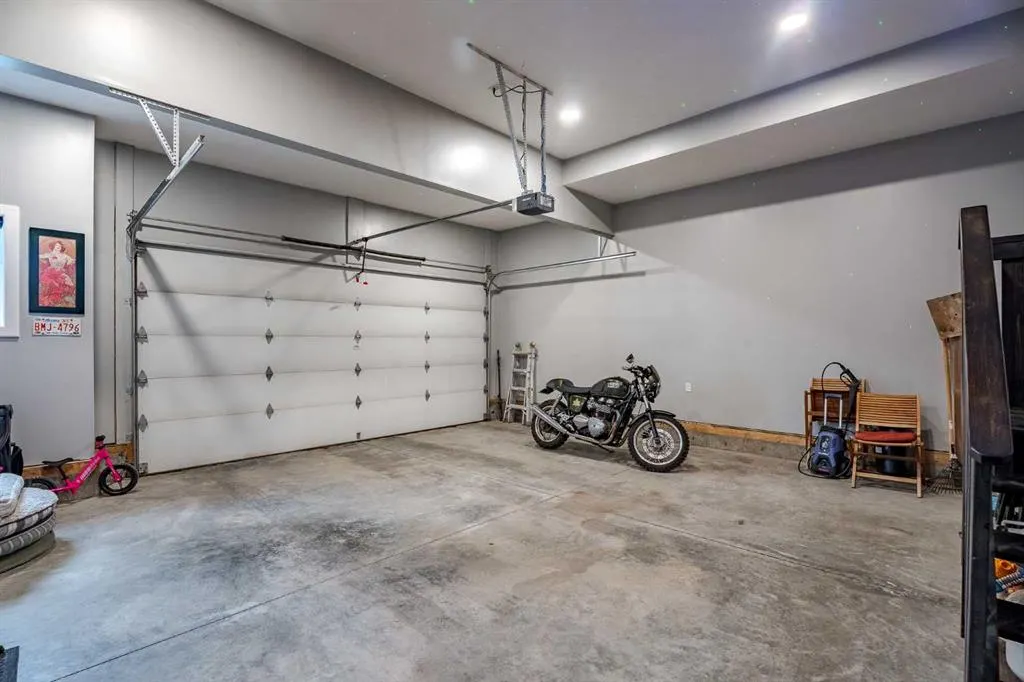 2148 Ravensdun Crescent SE