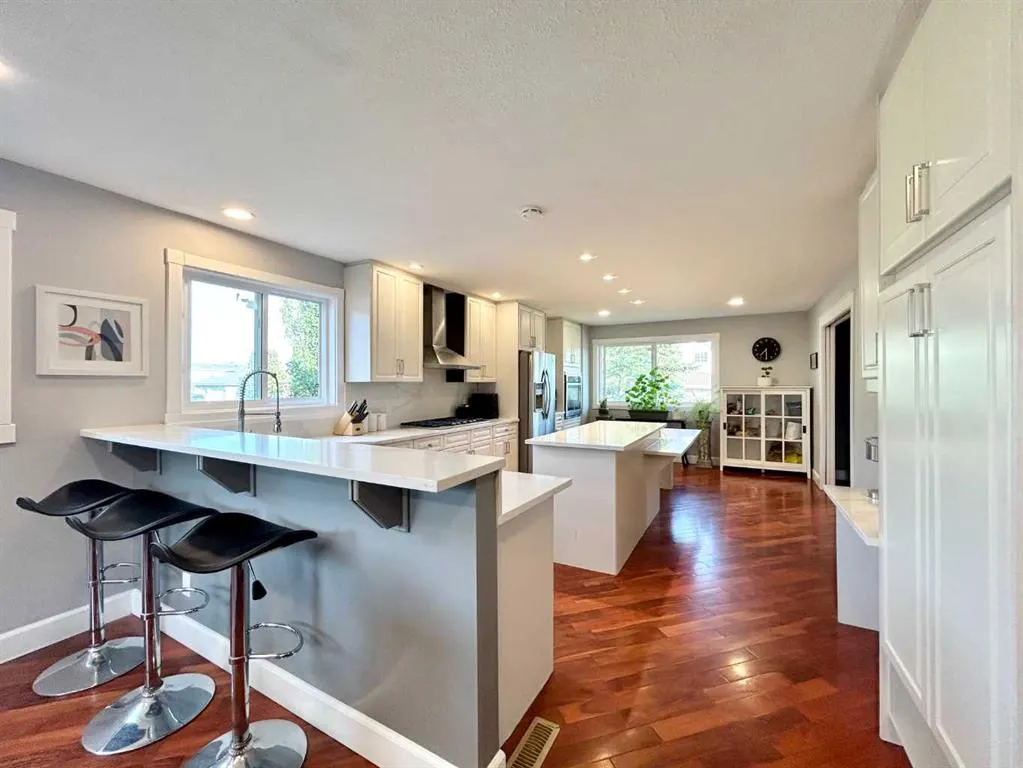 305 Lakeside Greens Crescent