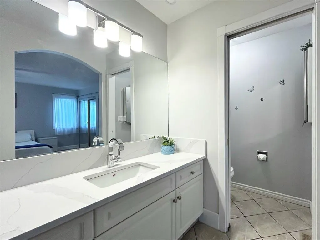 305 Lakeside Greens Crescent