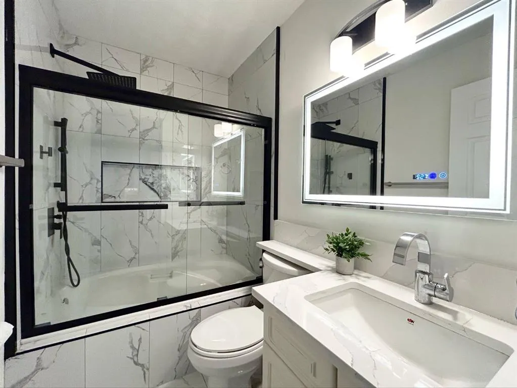 305 Lakeside Greens Crescent