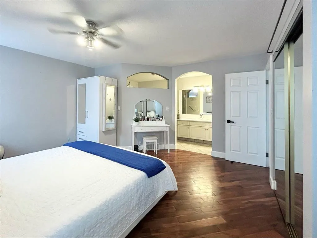 305 Lakeside Greens Crescent