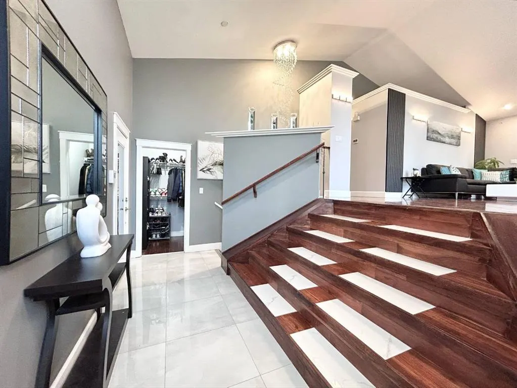 305 Lakeside Greens Crescent