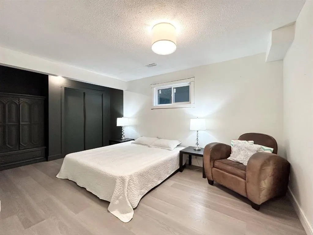 305 Lakeside Greens Crescent