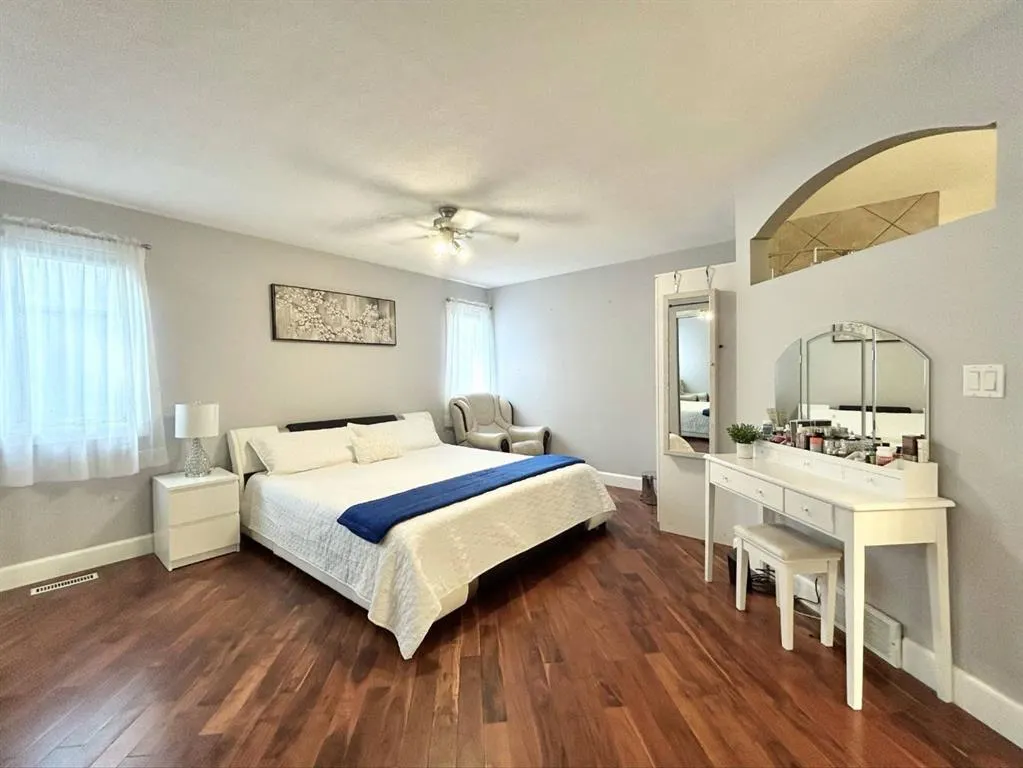 305 Lakeside Greens Crescent