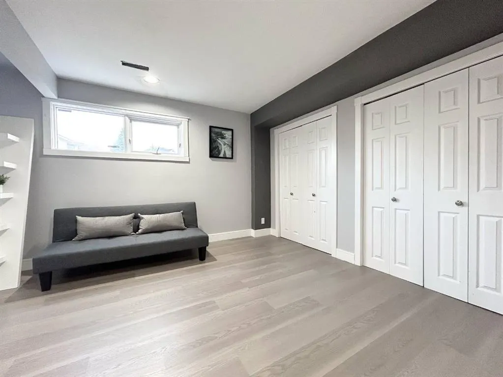 305 Lakeside Greens Crescent