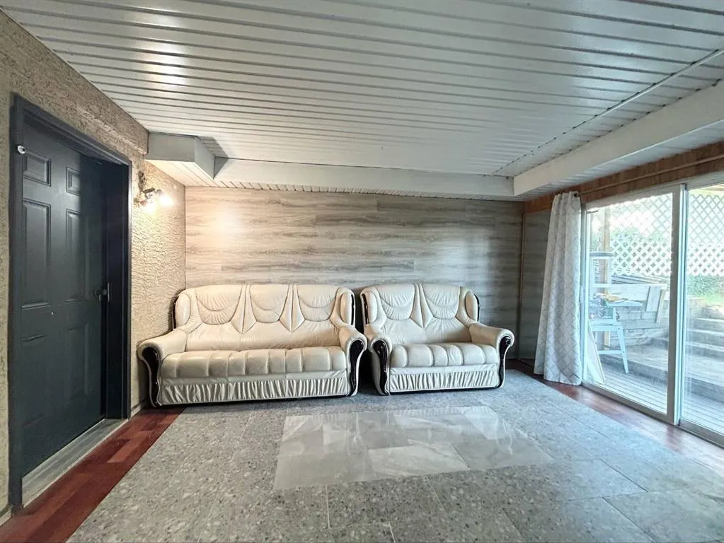 305 Lakeside Greens Crescent