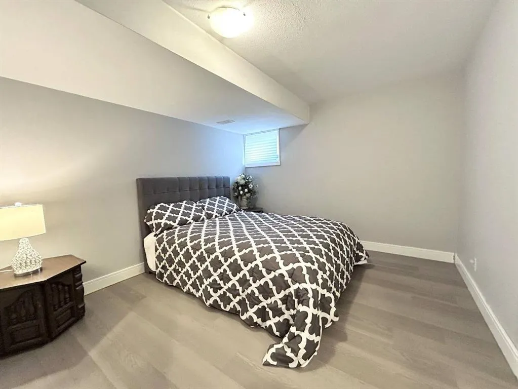 305 Lakeside Greens Crescent