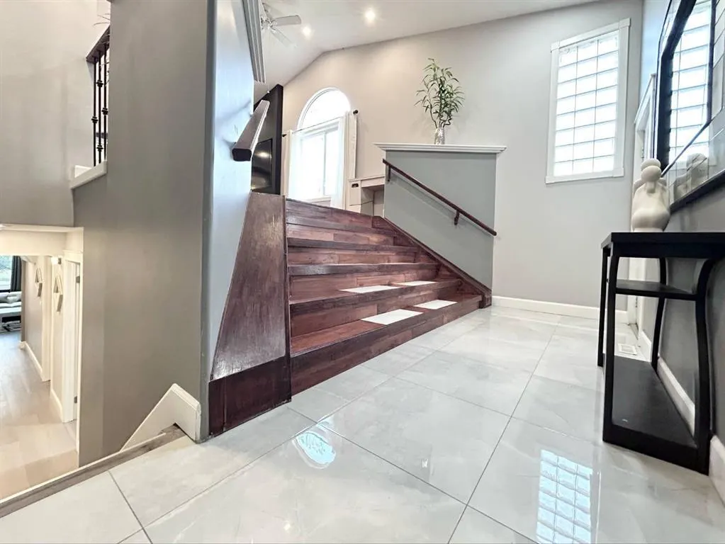 305 Lakeside Greens Crescent