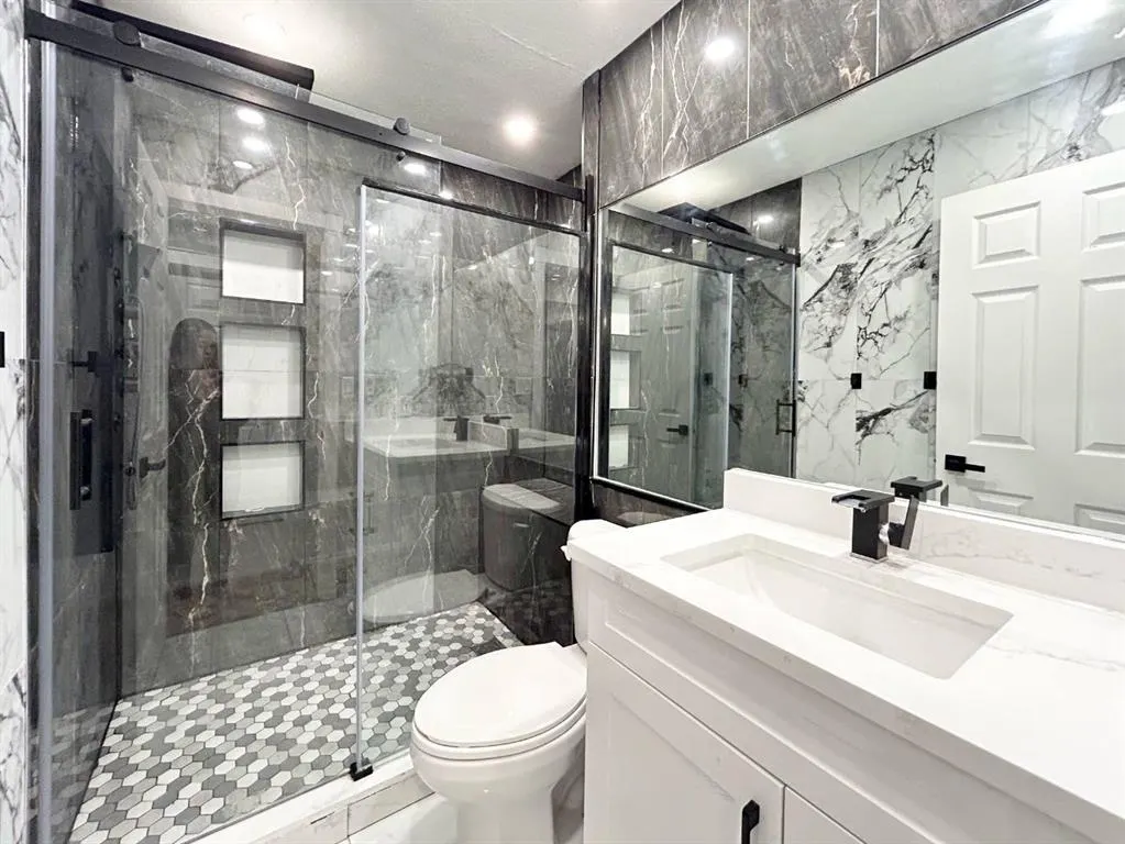 305 Lakeside Greens Crescent