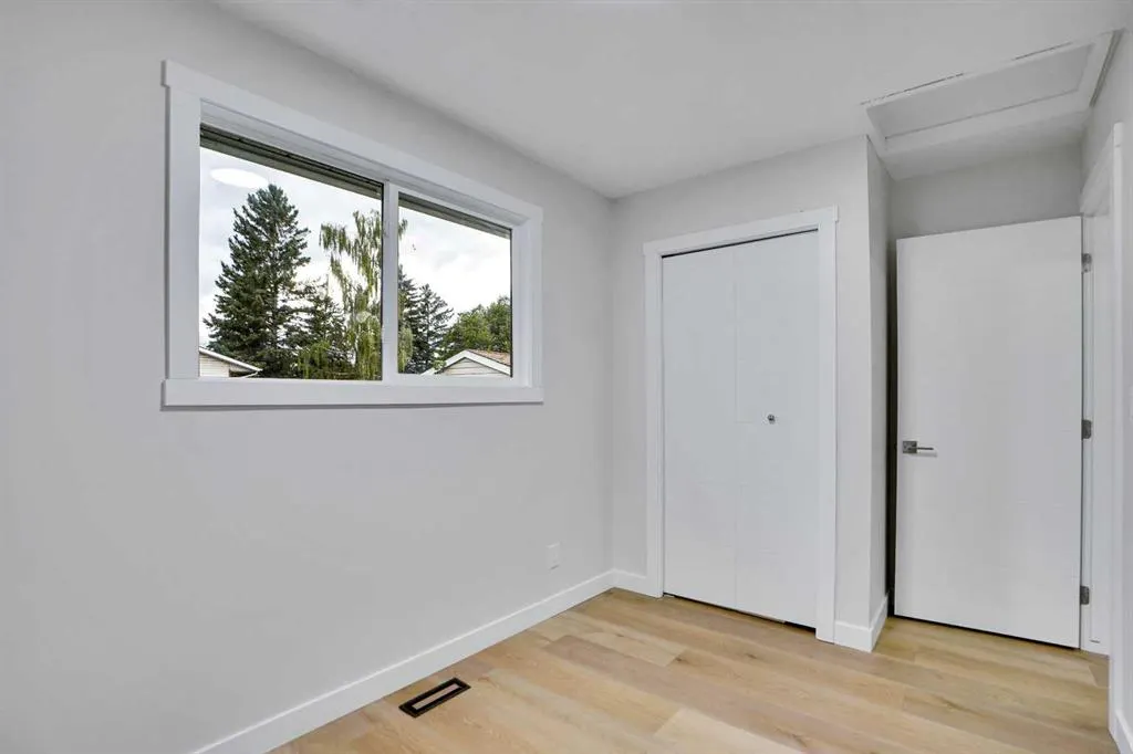 903B Queensland Drive SE