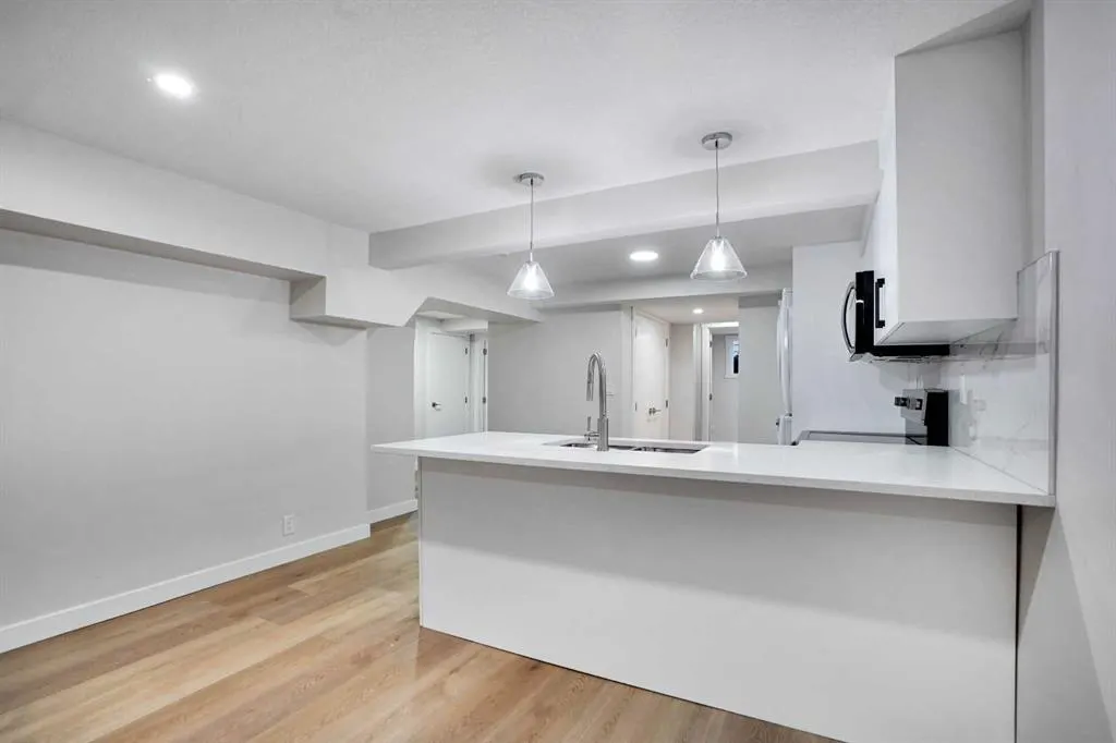 903B Queensland Drive SE