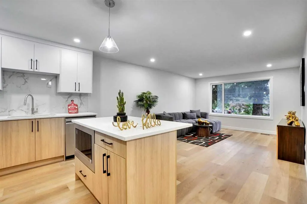 903B Queensland Drive SE