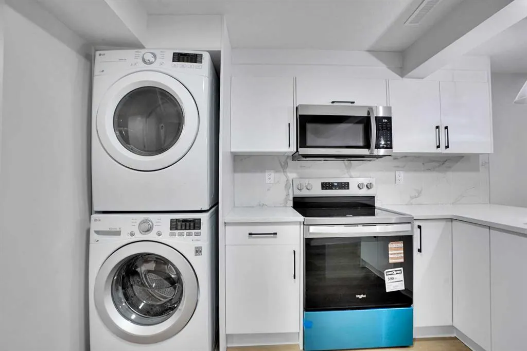 903B Queensland Drive SE