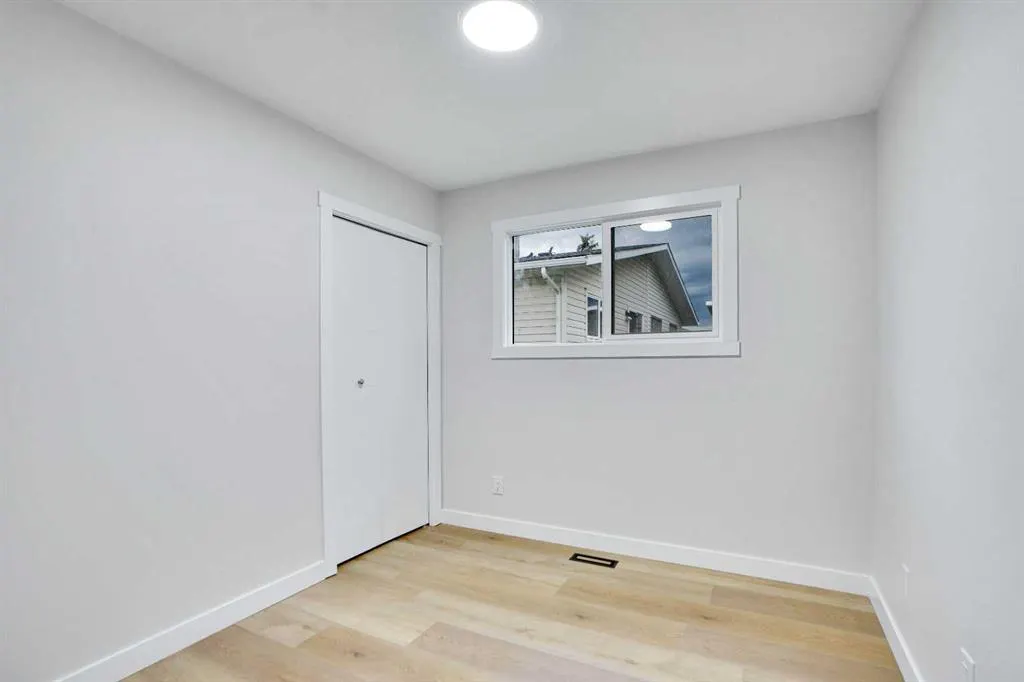 903B Queensland Drive SE