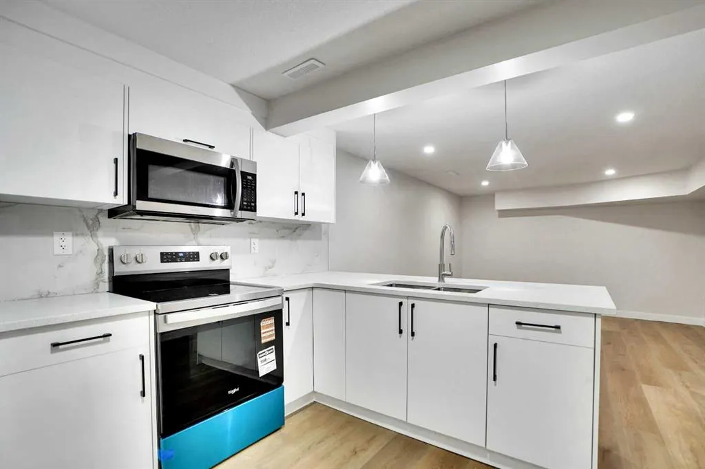 903B Queensland Drive SE