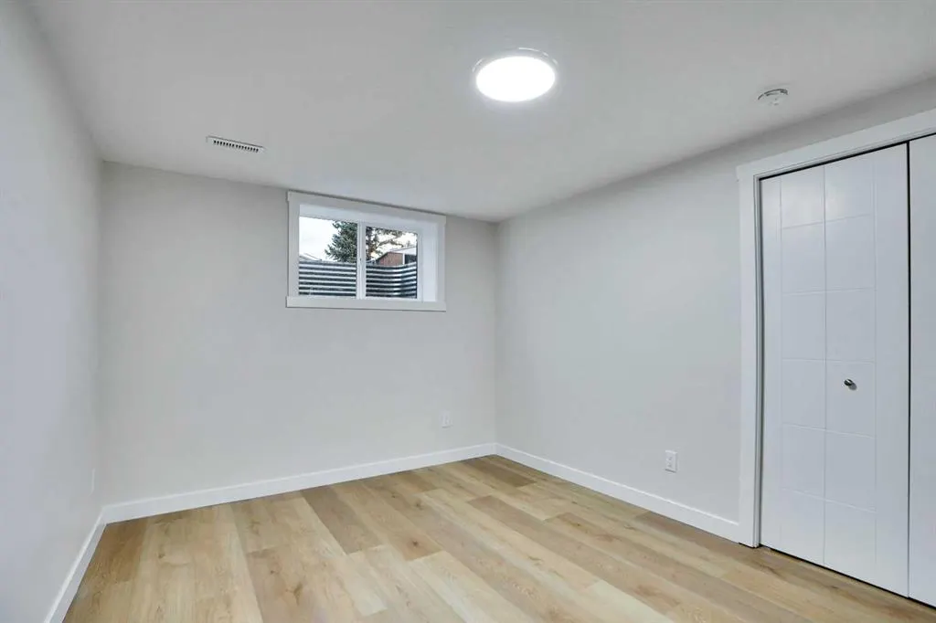 903B Queensland Drive SE