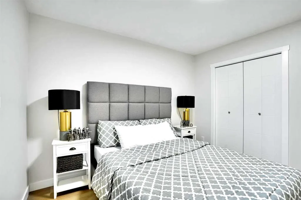 903B Queensland Drive SE