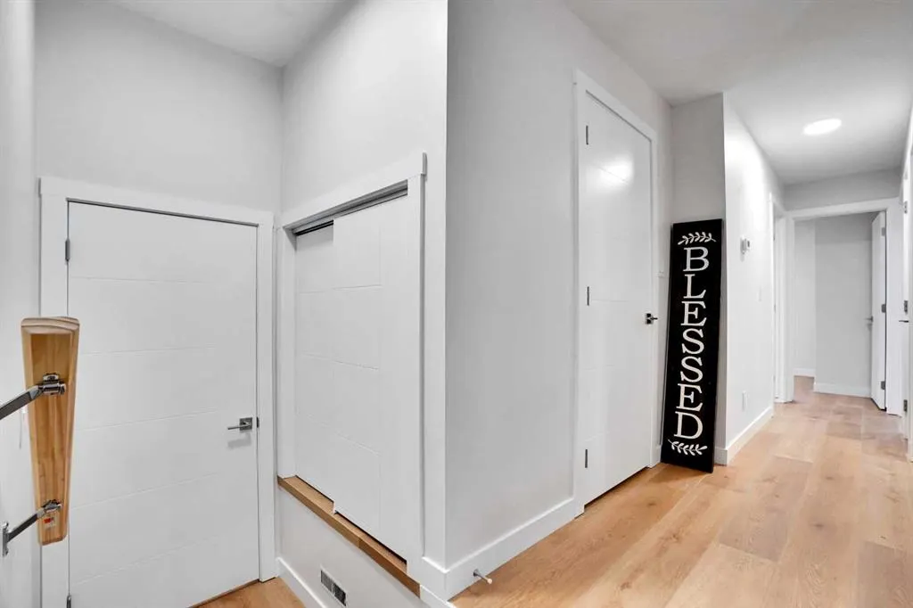 903B Queensland Drive SE