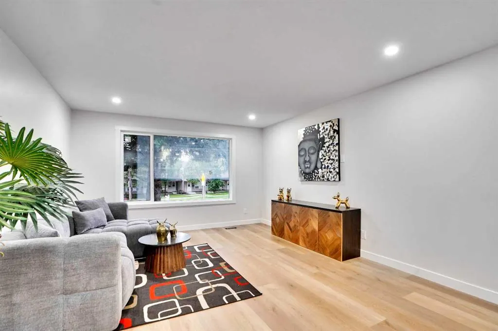 903B Queensland Drive SE