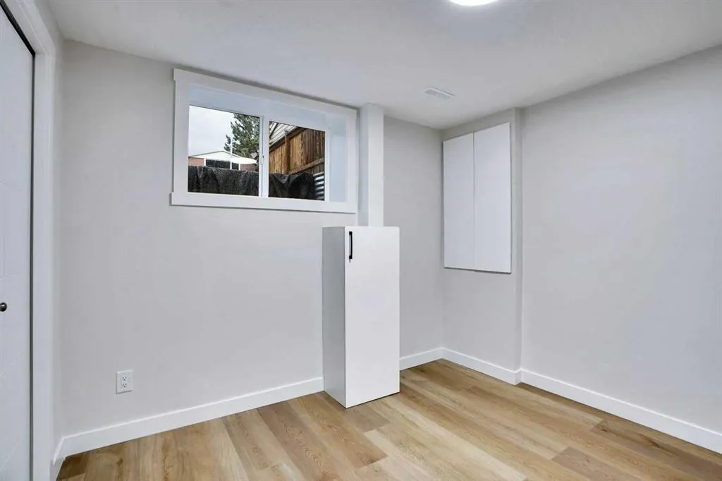 903B Queensland Drive SE