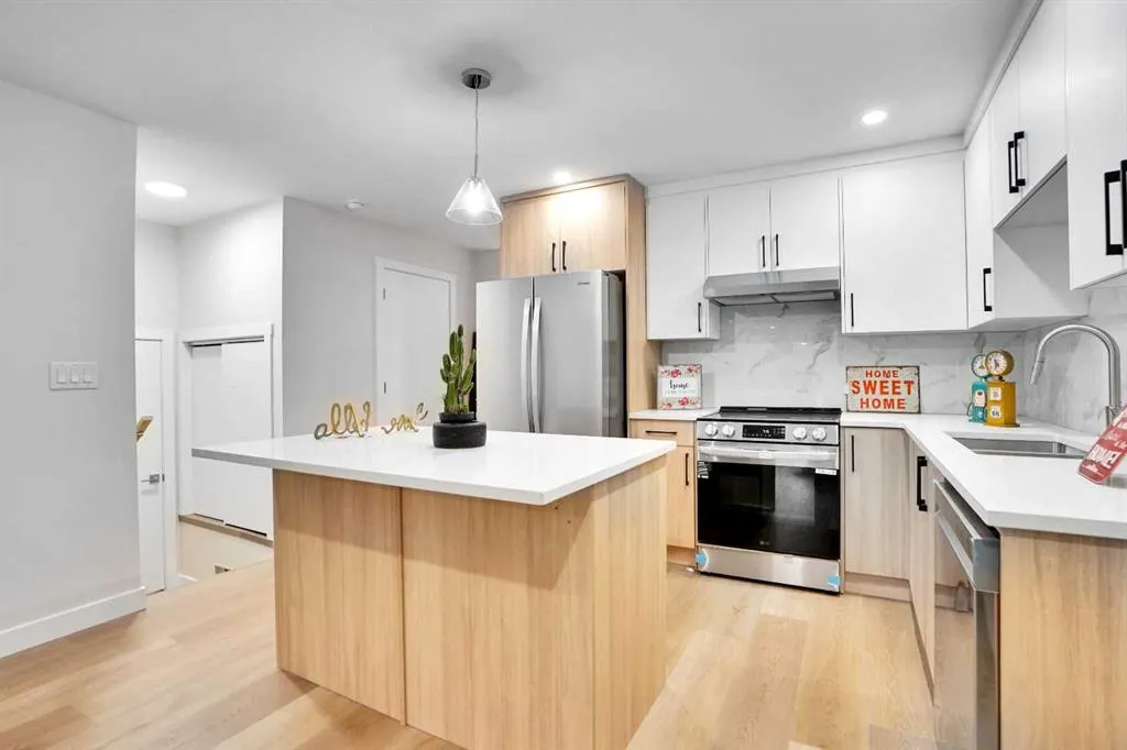 903B Queensland Drive SE