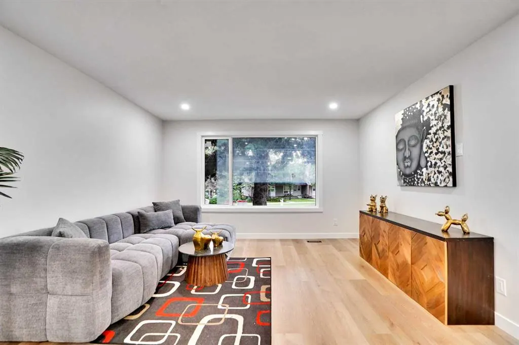 903B Queensland Drive SE