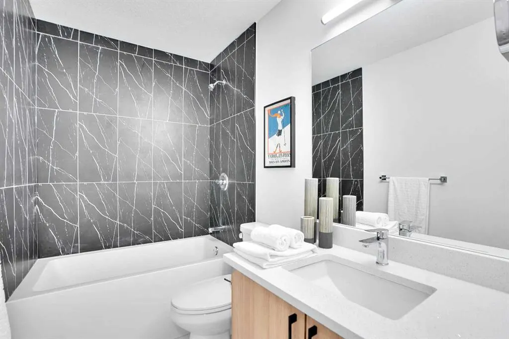 903B Queensland Drive SE