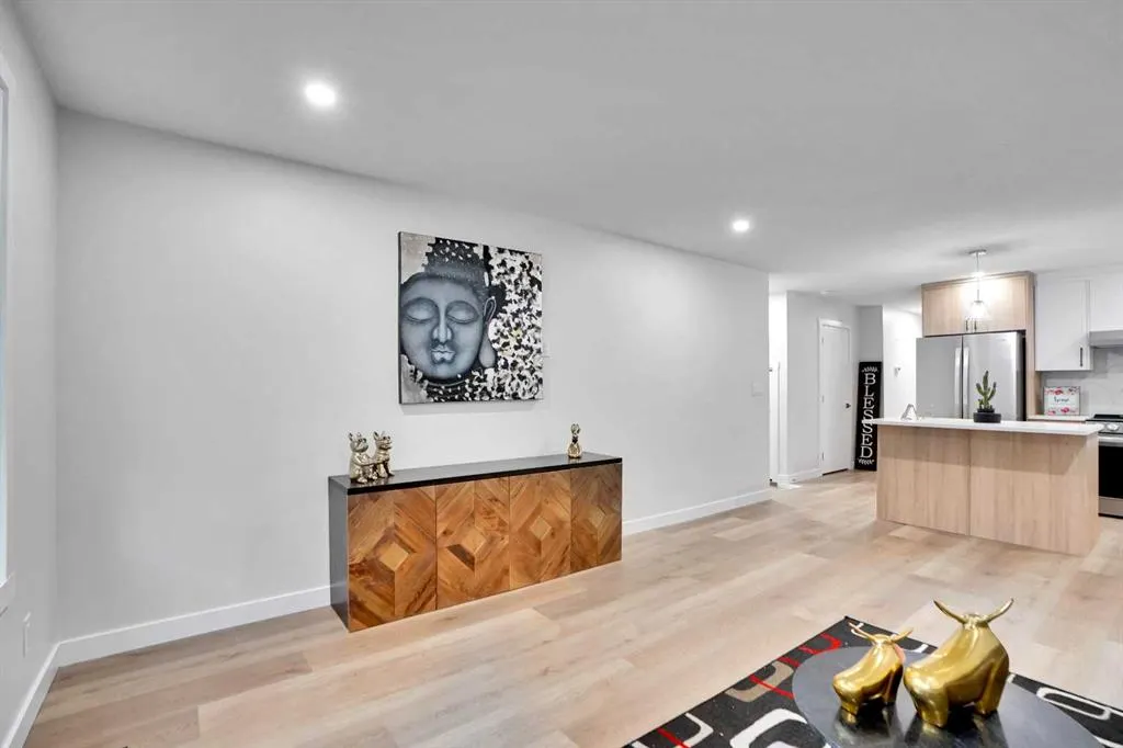 903B Queensland Drive SE