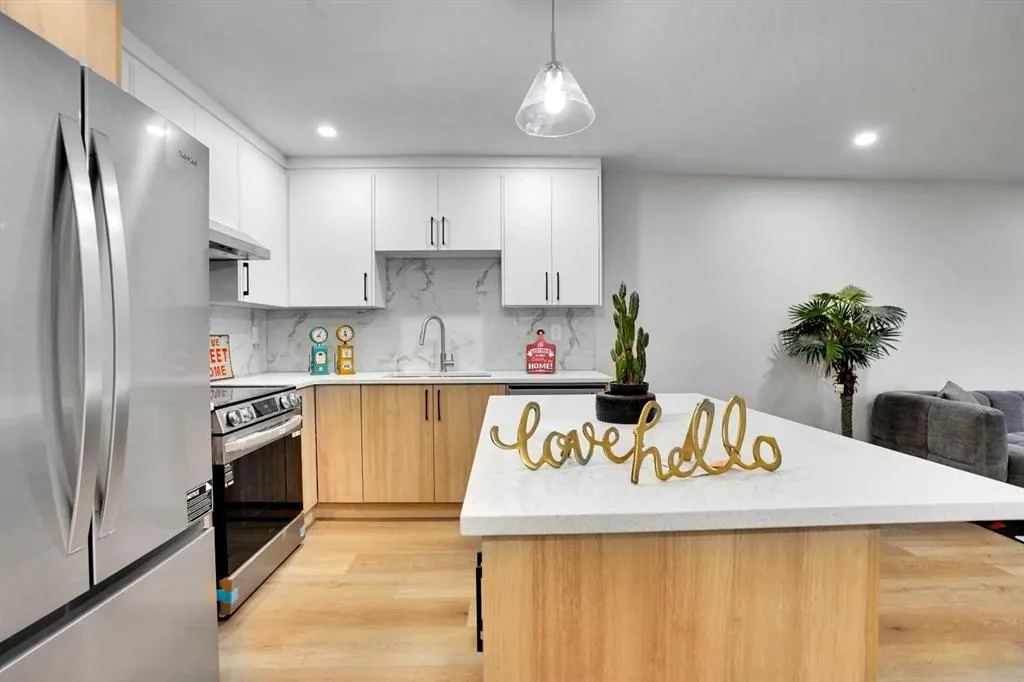 903B Queensland Drive SE