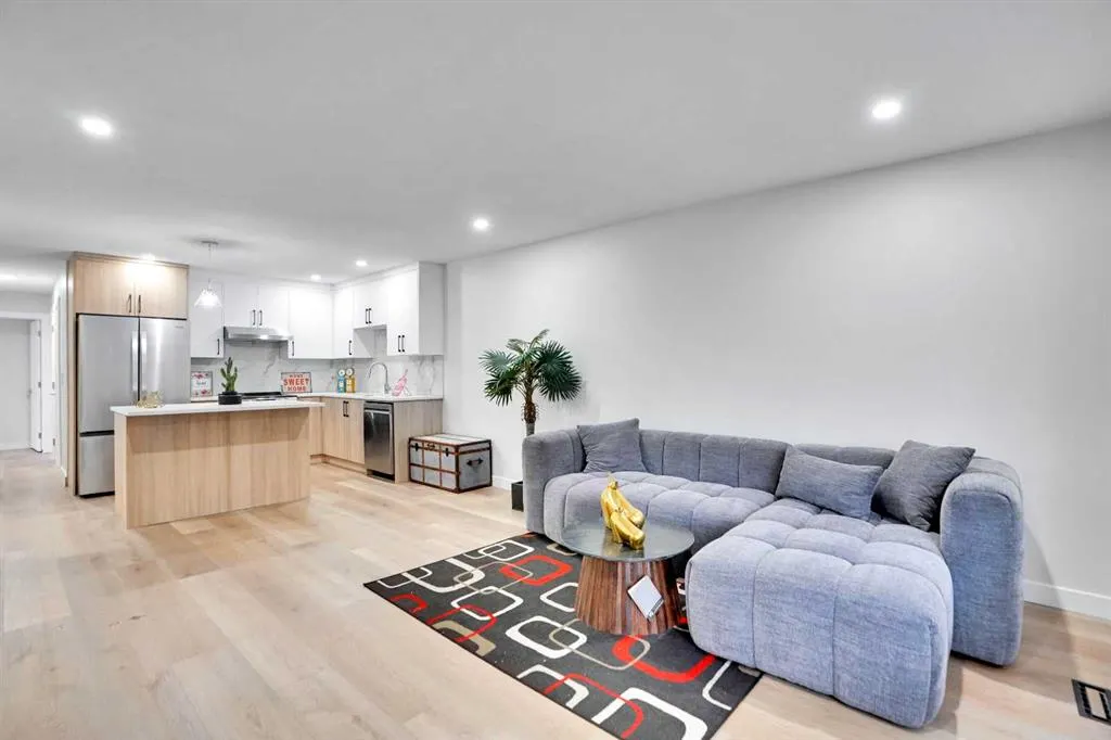 903B Queensland Drive SE