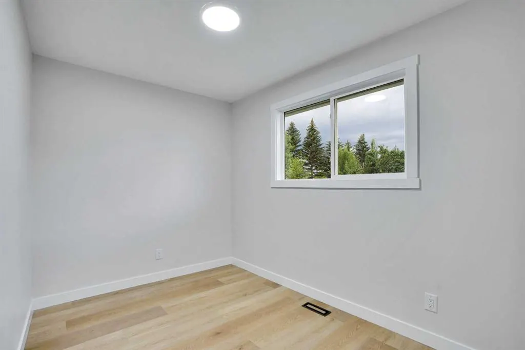 903B Queensland Drive SE