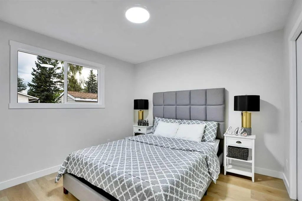 903B Queensland Drive SE