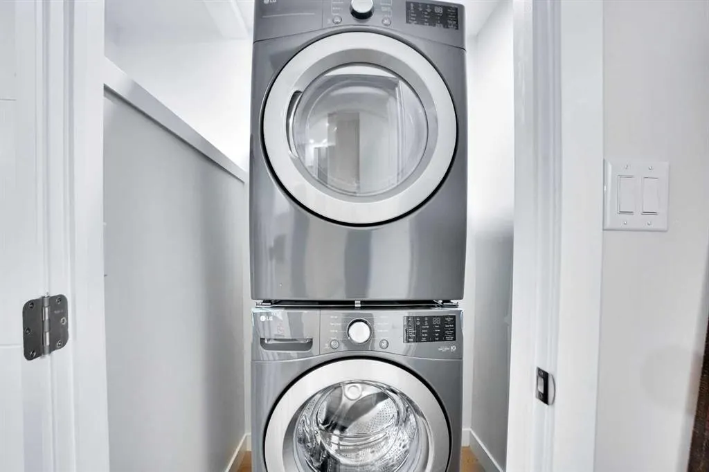 903B Queensland Drive SE