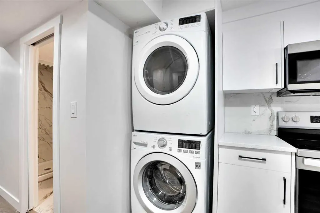 903B Queensland Drive SE